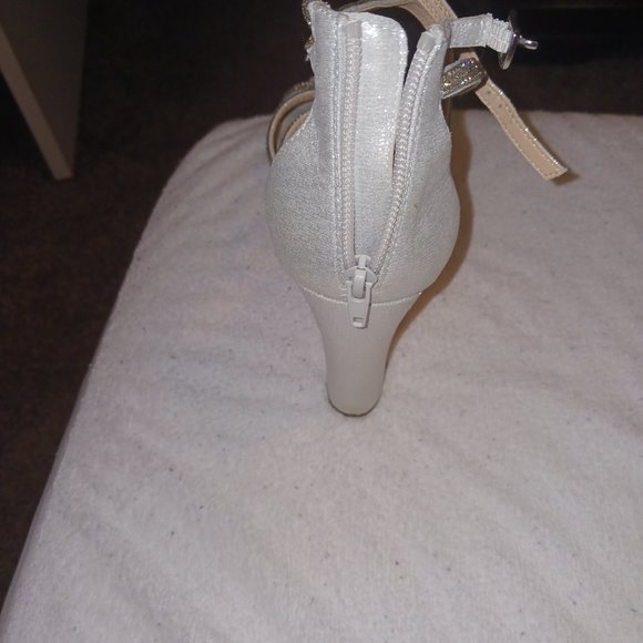 Silver Shoes - Picture 4 of 5